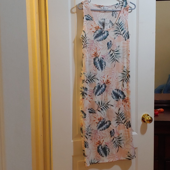 Clothes - Picture 1 of 2